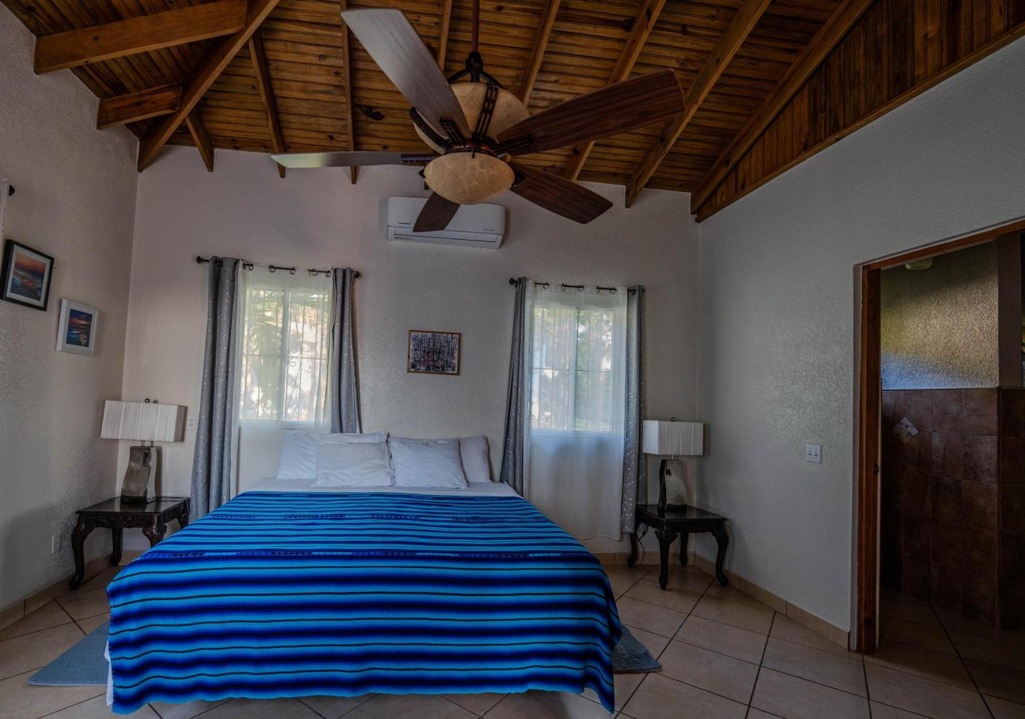 Seaside Inn Roatan West Bay Exterior foto